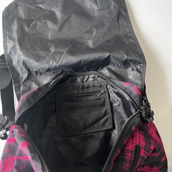 Hot Tuna pink black crossbody satchel bag - Picture 6 of 13